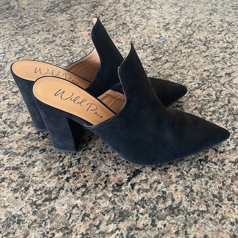 Never worn suede black heels
